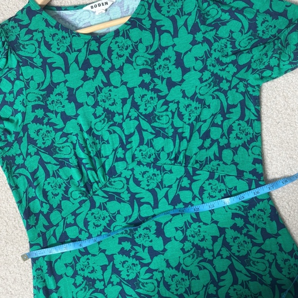 Boden Midi Dress Jersey Knit Flippy Hem Short Sleeve Navy Green Floral Size 12 - Picture 10 of 16